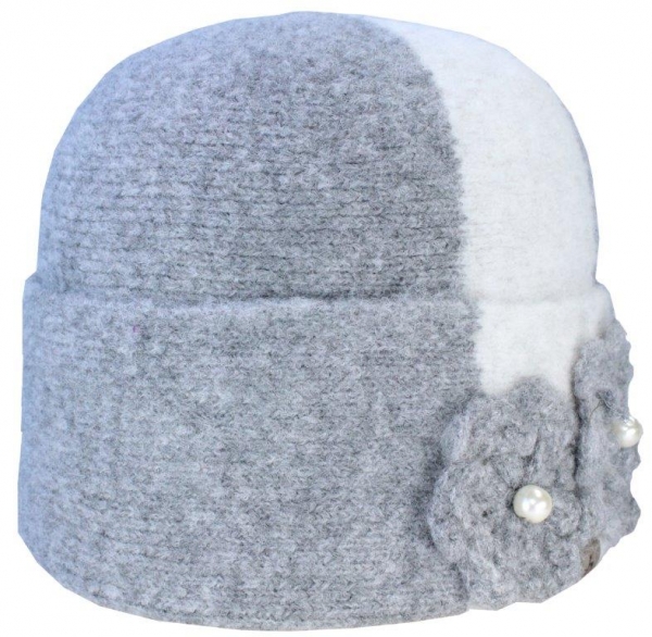 Strickmütze mit Applikation